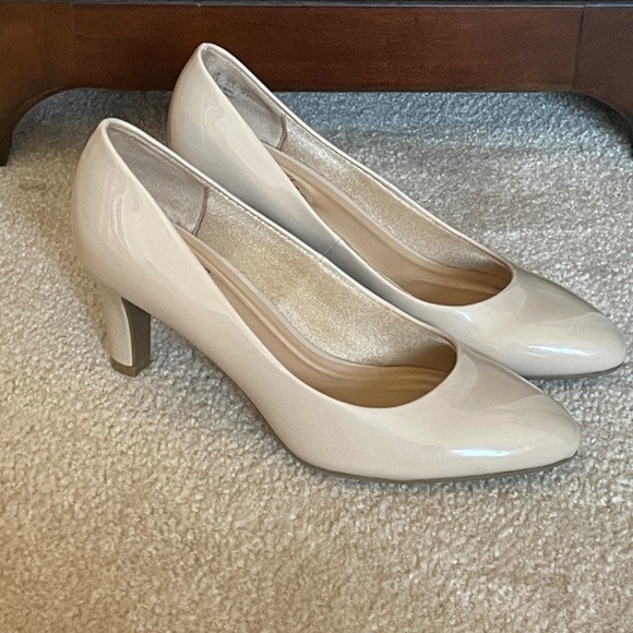 Shoes - Picture 2 of 4